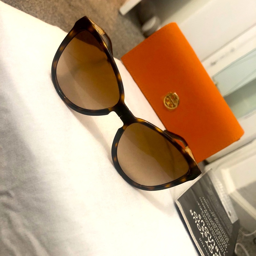 Tory Burch Foldable sunglasses Never worn